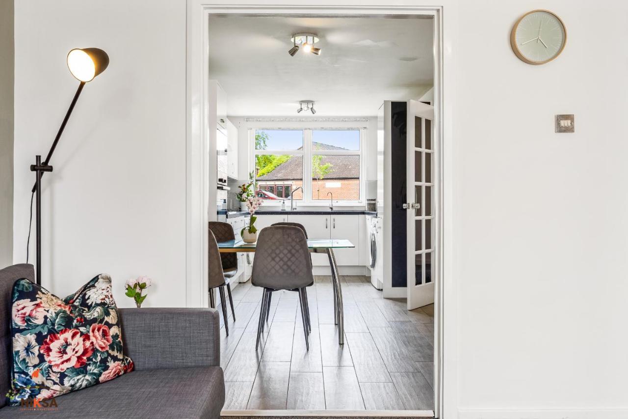 Niksa Serviced Accommodation - 3 Bedroom House Welwyn Garden City Dış mekan fotoğraf